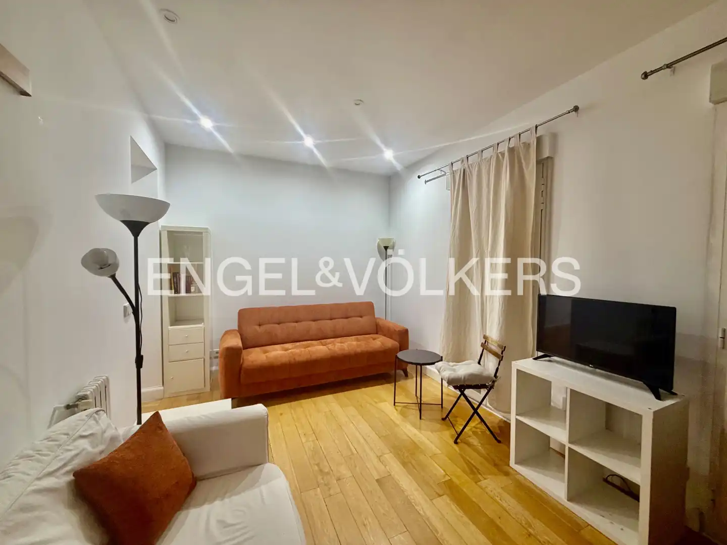 Wohnzimmer von Wohnung zur Miete in Madrid mit Heizung, Möbliert und Balkon