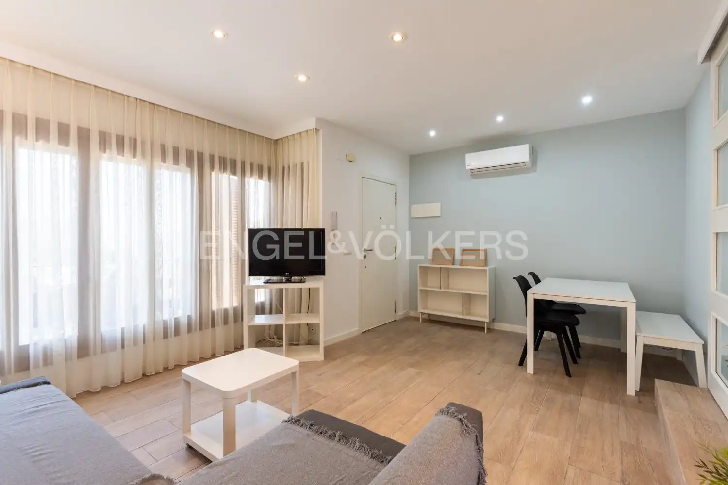 Sala d'estar de Casa o xalet de lloguer en Valencia amb Aire condicionat, Calefacció i Jardí privat