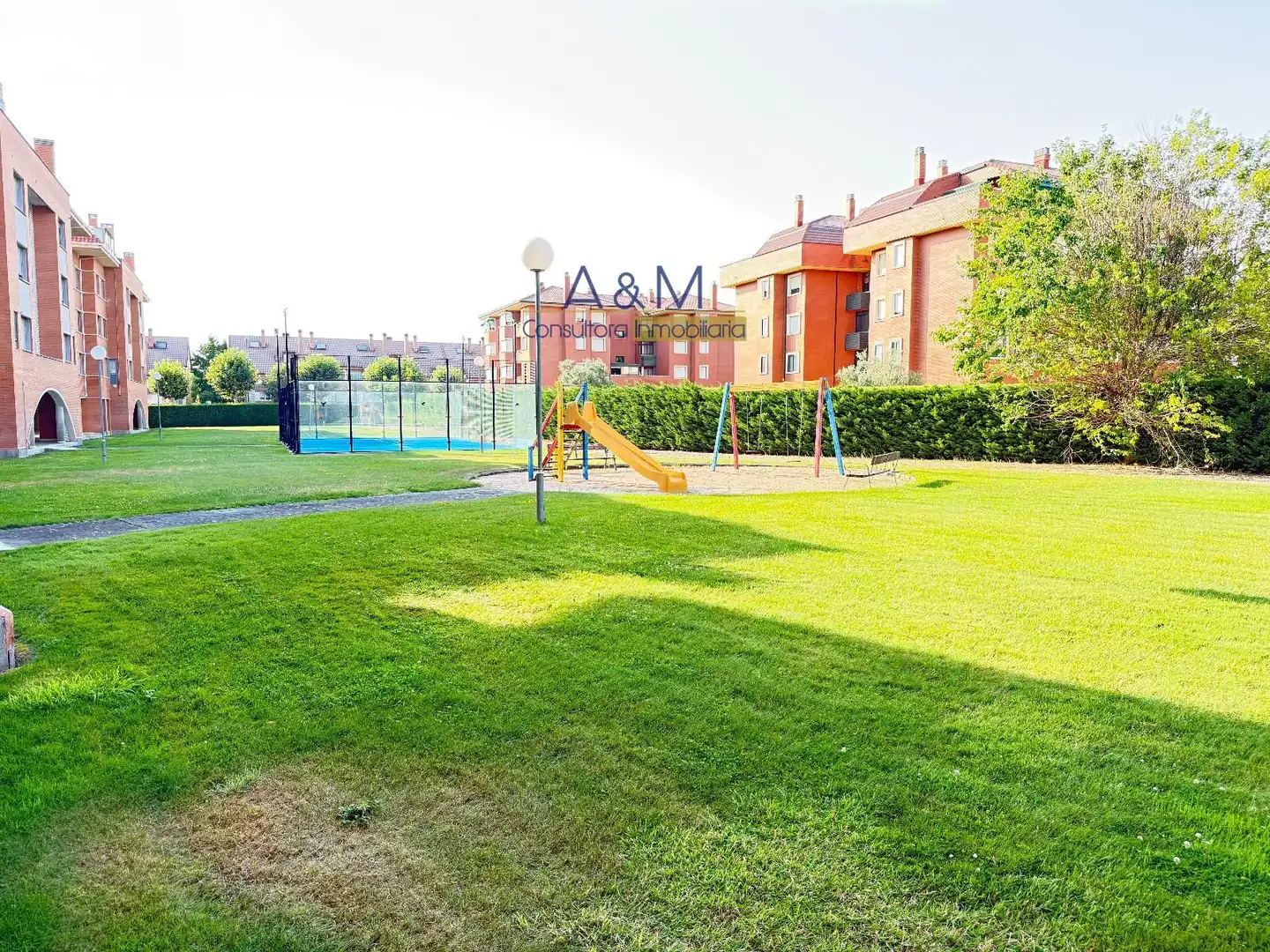 Parking de Ático en venta en Valladolid con Calefacción, Parquet y Terraza
