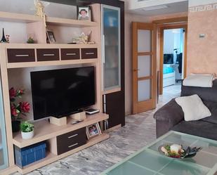 Living room of Flat for sale in Badajoz Capital  with Heating, Parquet flooring and Storage room