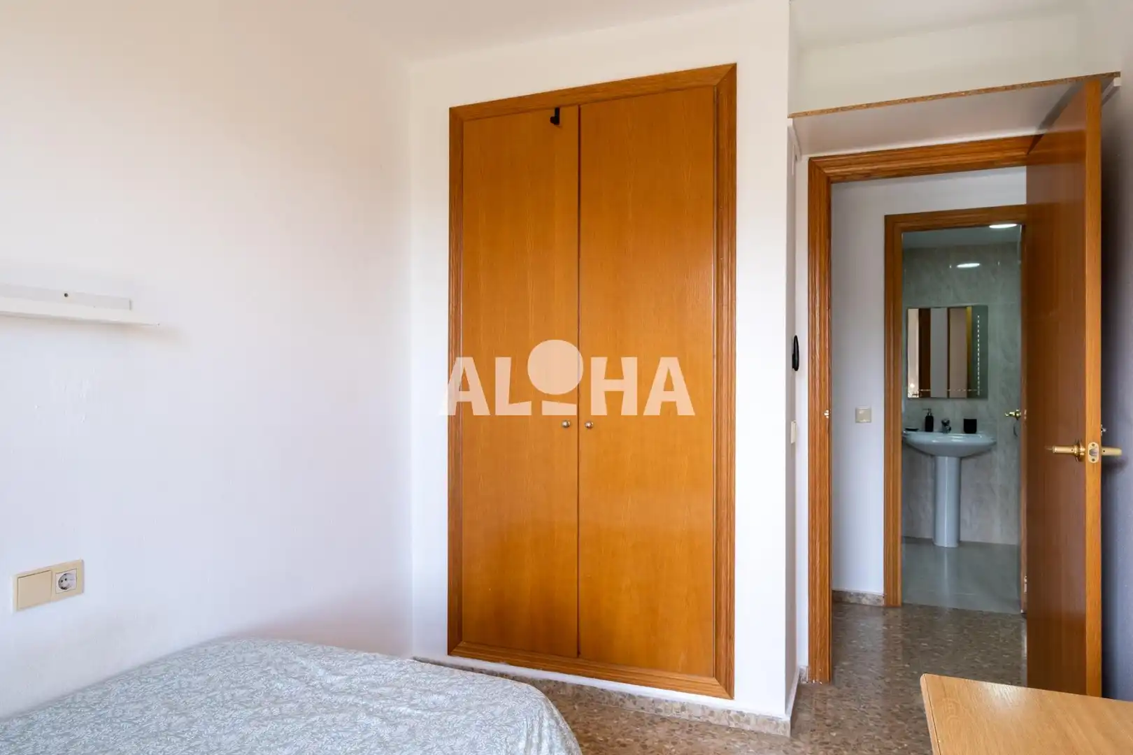 Dormitori de Apartament de lloguer en Moncada amb Aire condicionat, Moblat i Piscina comunitària