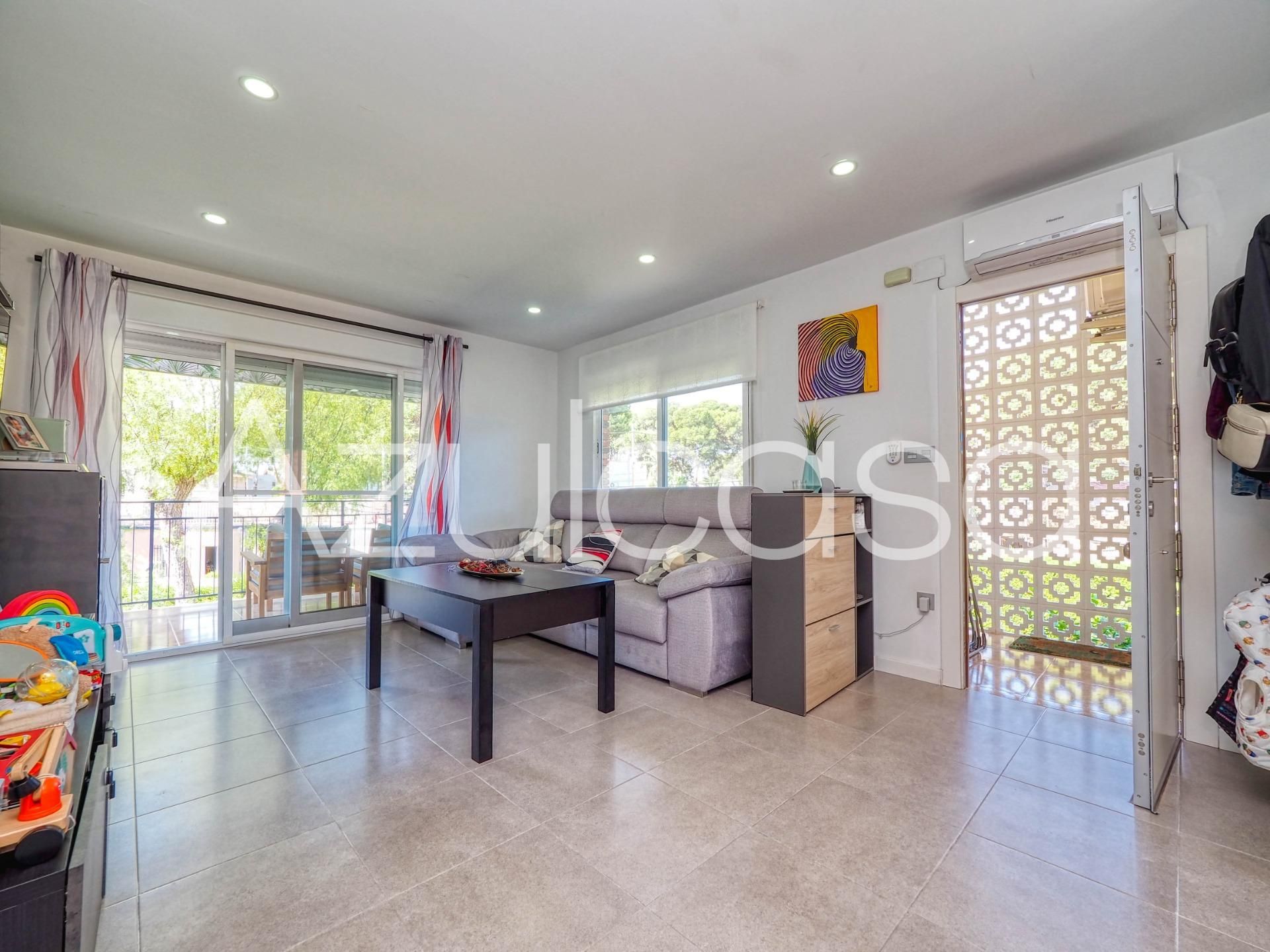 Exterior view of Flat for sale in El Campello  with Air Conditioner, Terrace and Alarm