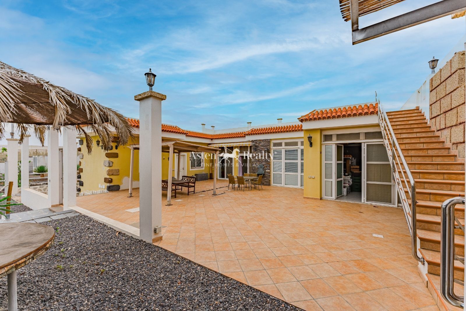 Vista exterior de Casa o xalet en venda en Arona amb Aire condicionat, Calefacció i Terrassa