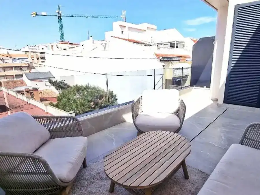 Terrasse von Wohnungen zur Miete in Torrevieja mit Klimaanlage, Schwimmbad und Balkon