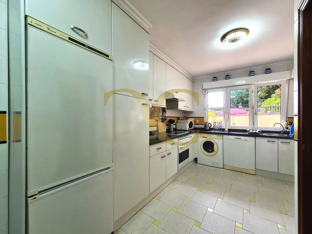 Cocina de Casa adosada en venta en Ribadesella con Calefacción, Trastero y Amueblado