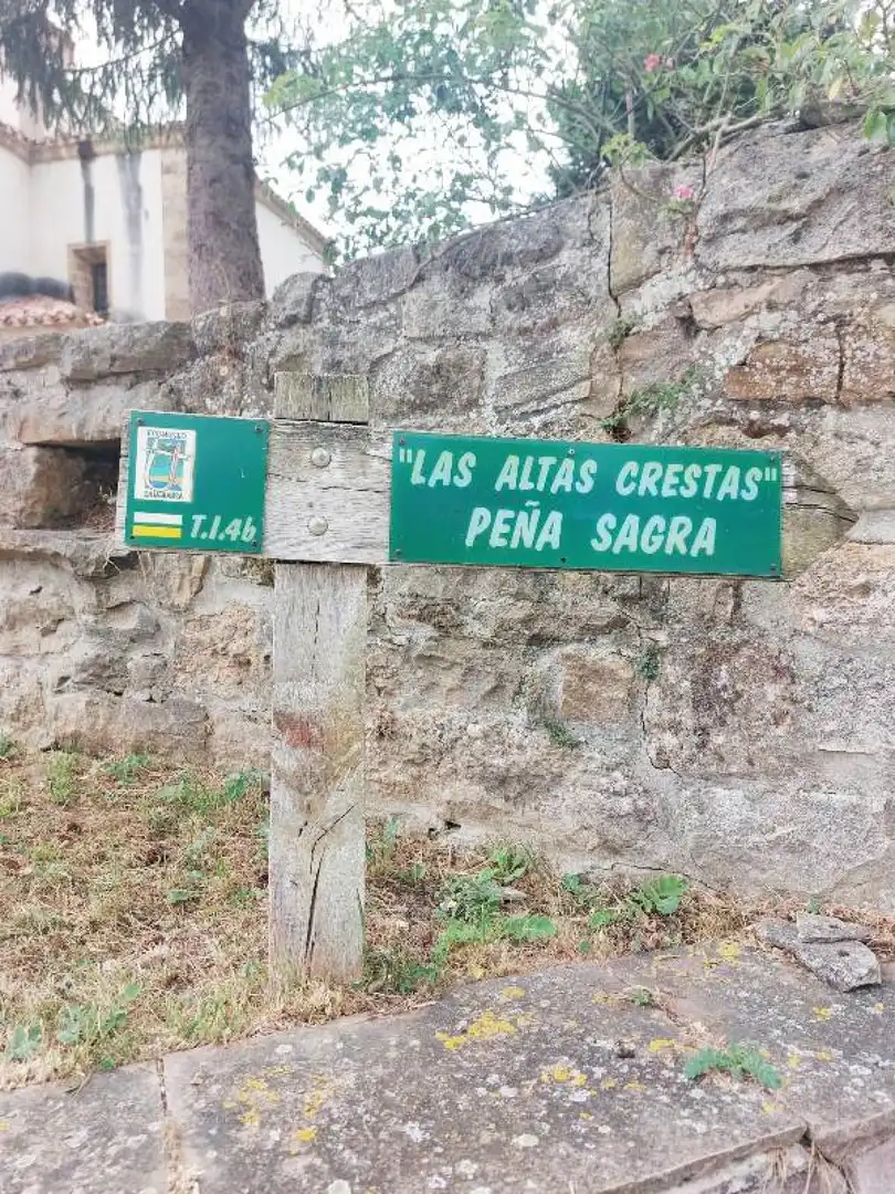 Vista exterior de Casa adosada en venda en Polaciones amb Calefacció, Jardí privat i Traster
