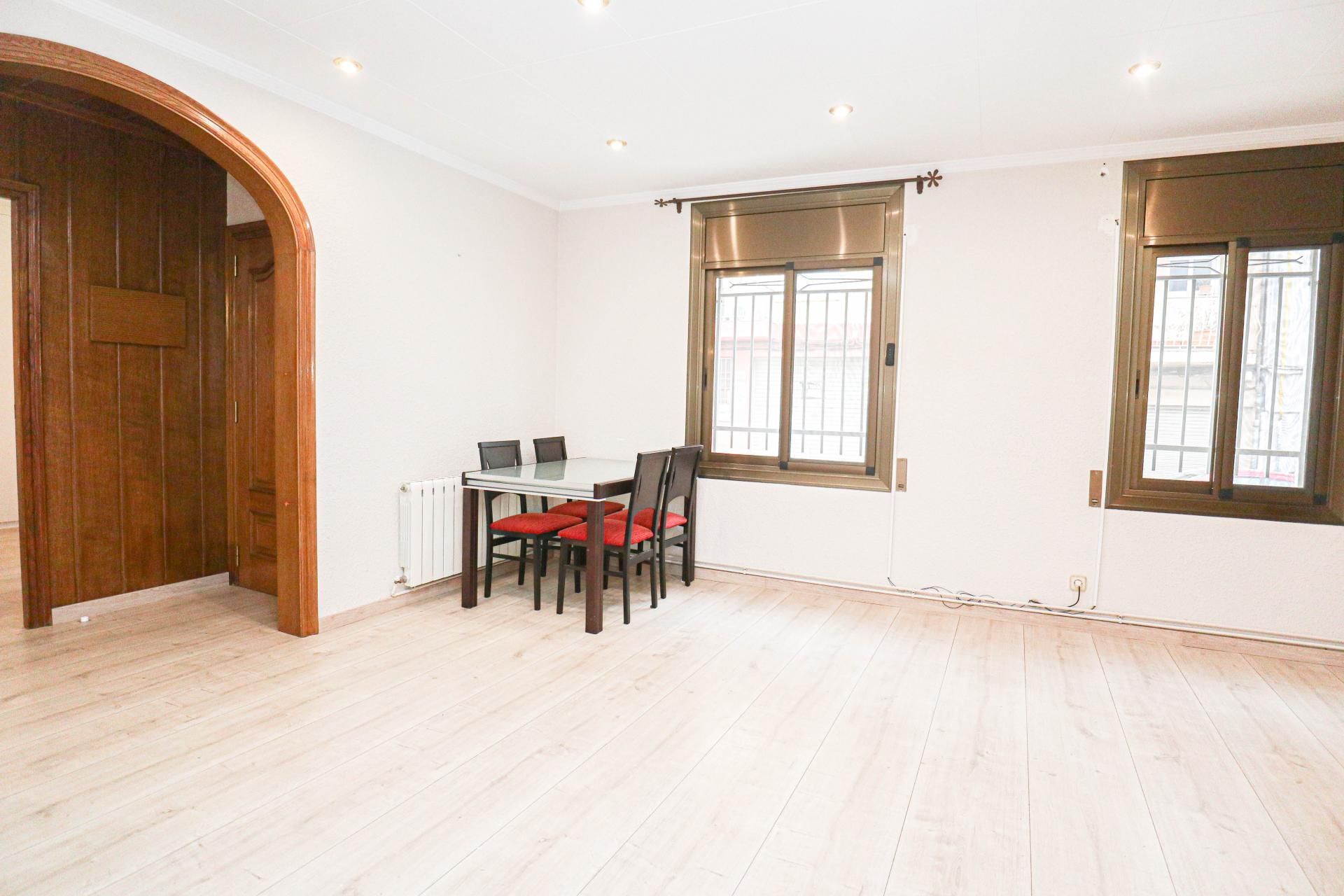 Flat for sale in Terrassa  with Air Conditioner and Heating