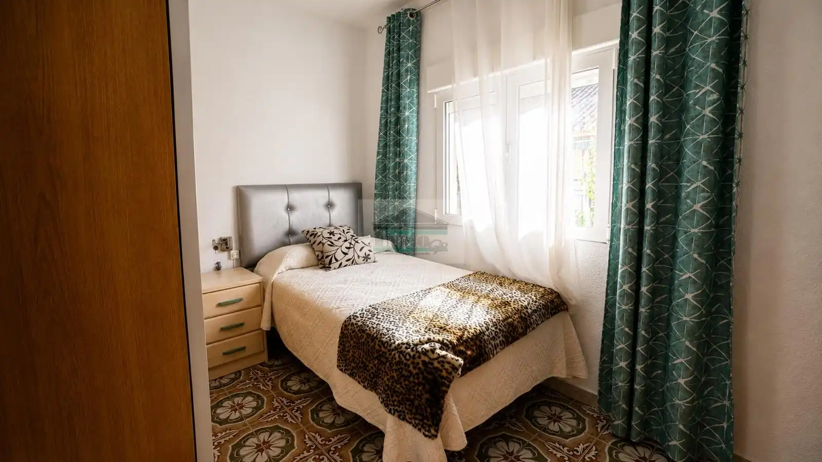 Bedroom of Flat for rent in Granada  with Air Conditioner, Furnished and Balcony