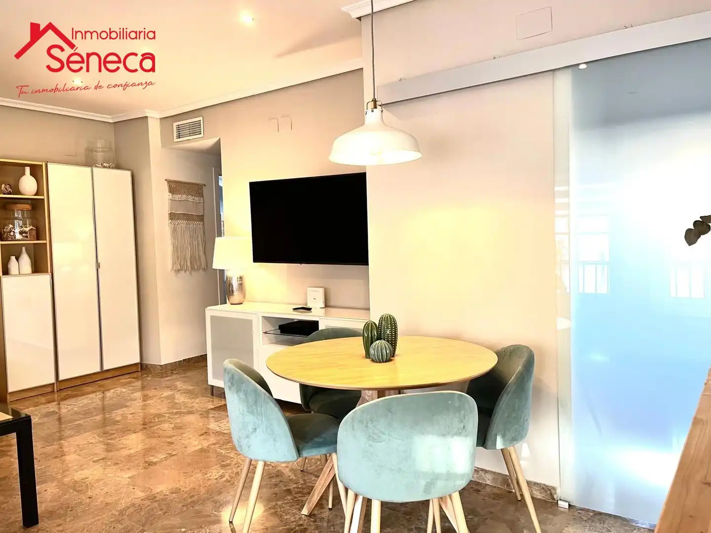 Living room of Flat for sale in Córdoba  with Air Conditioner, Heating and Furnished