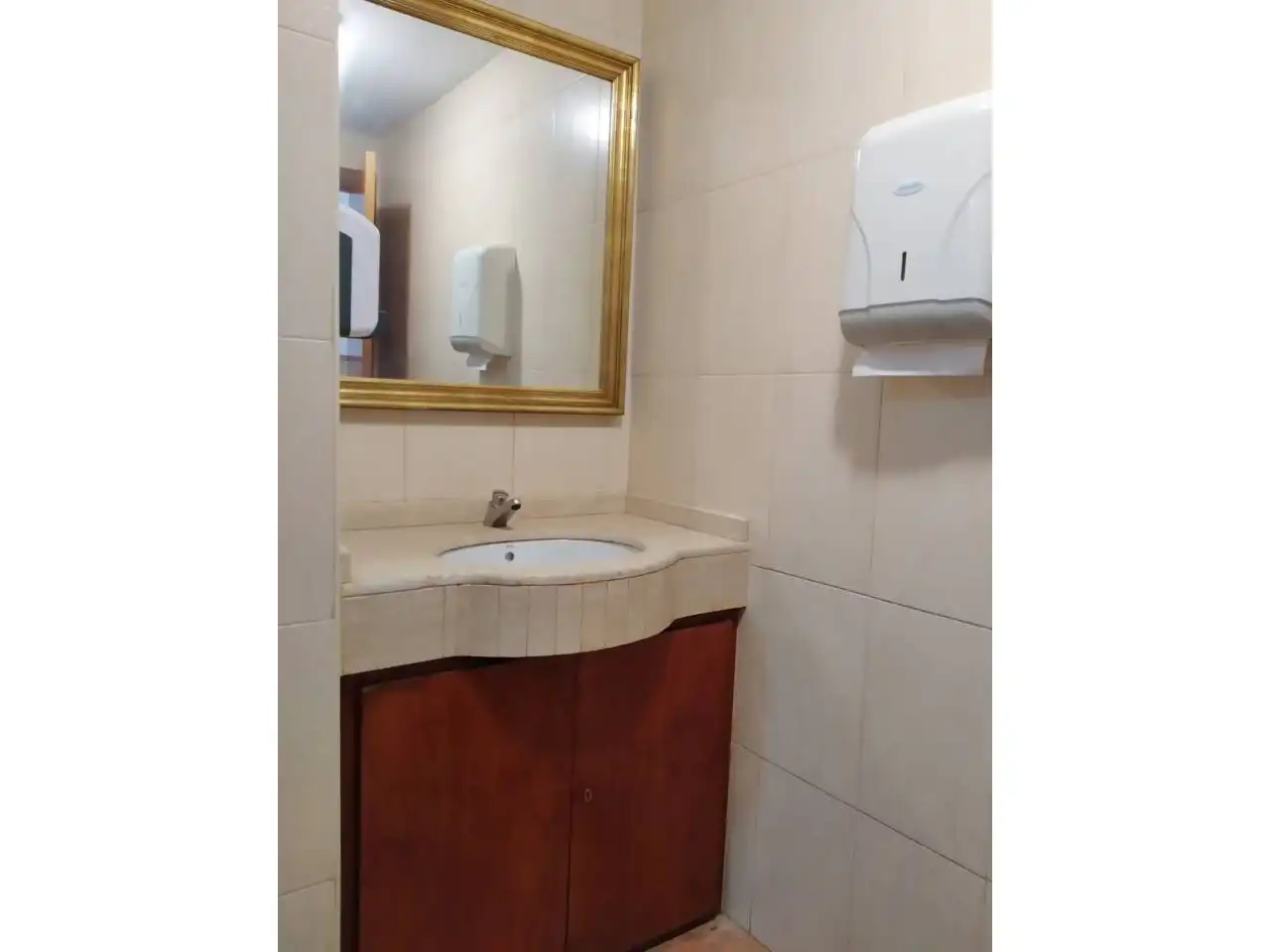 Baño de Local en venta en Mercat - Mas Moixa
