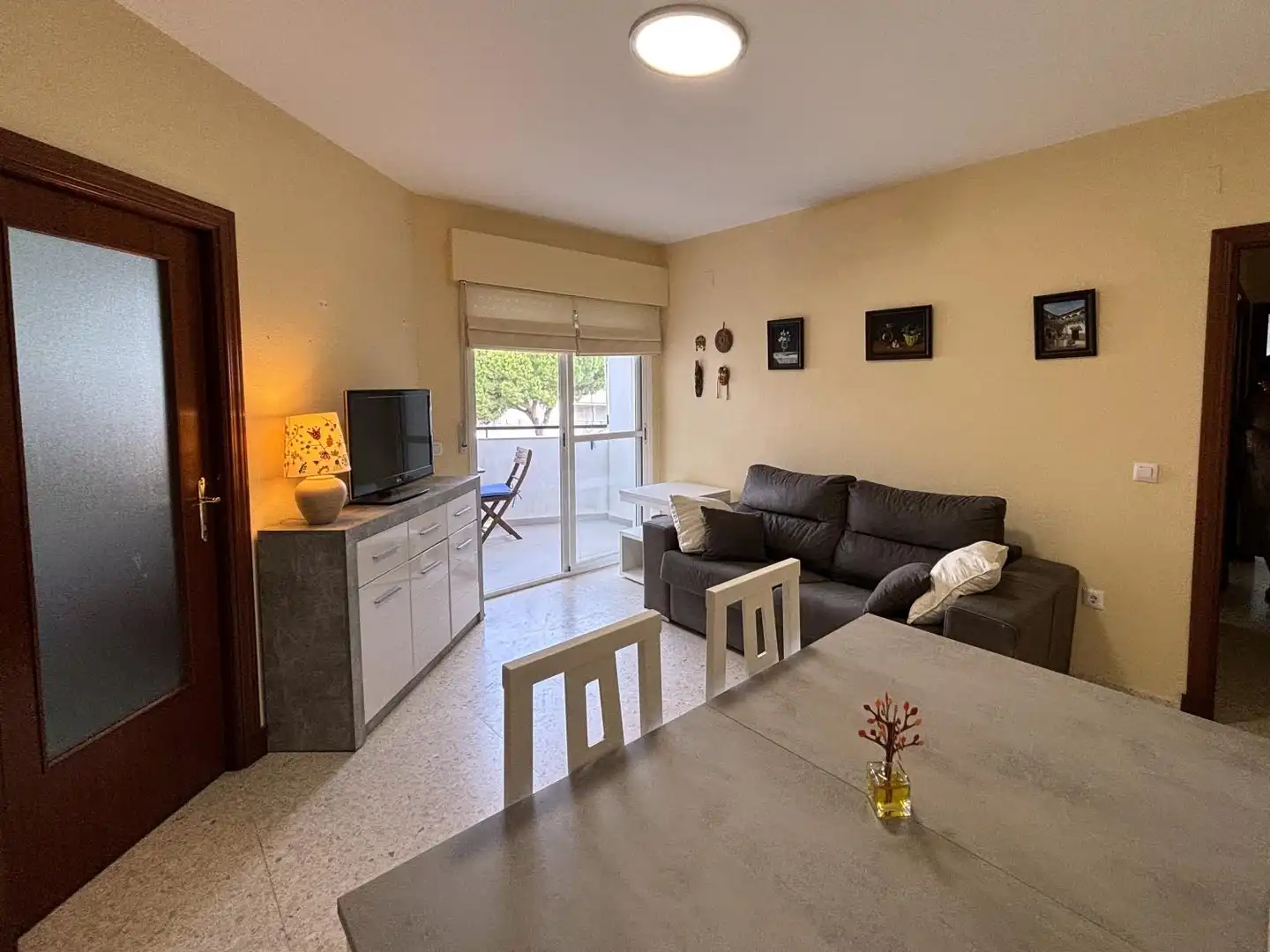 Sala d'estar de Pis de lloguer en El Portil amb Terrassa, Piscina i Moblat