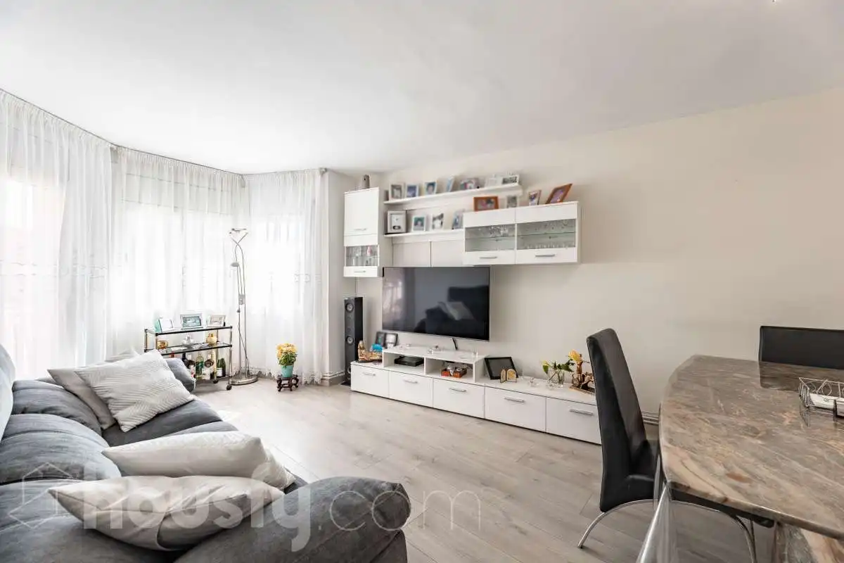 Living room of Flat for sale in Terrassa  with Air Conditioner, Heating and Parquet flooring