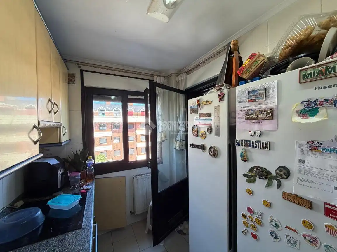 Cocina de Piso en venta en Castro-Urdiales con Piscina comunitaria