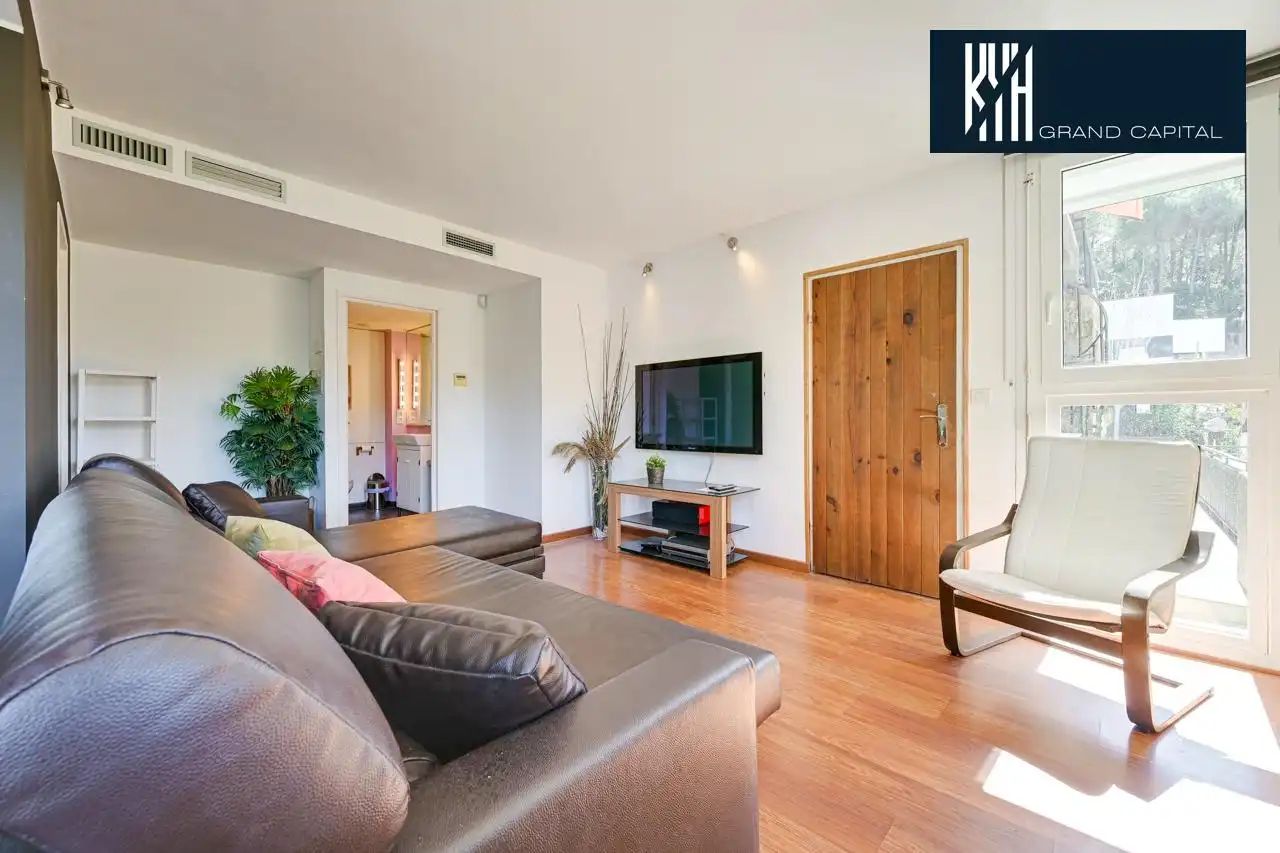 Detached house with pool for sale in Carrer Carrer Alexandria, imagen 9