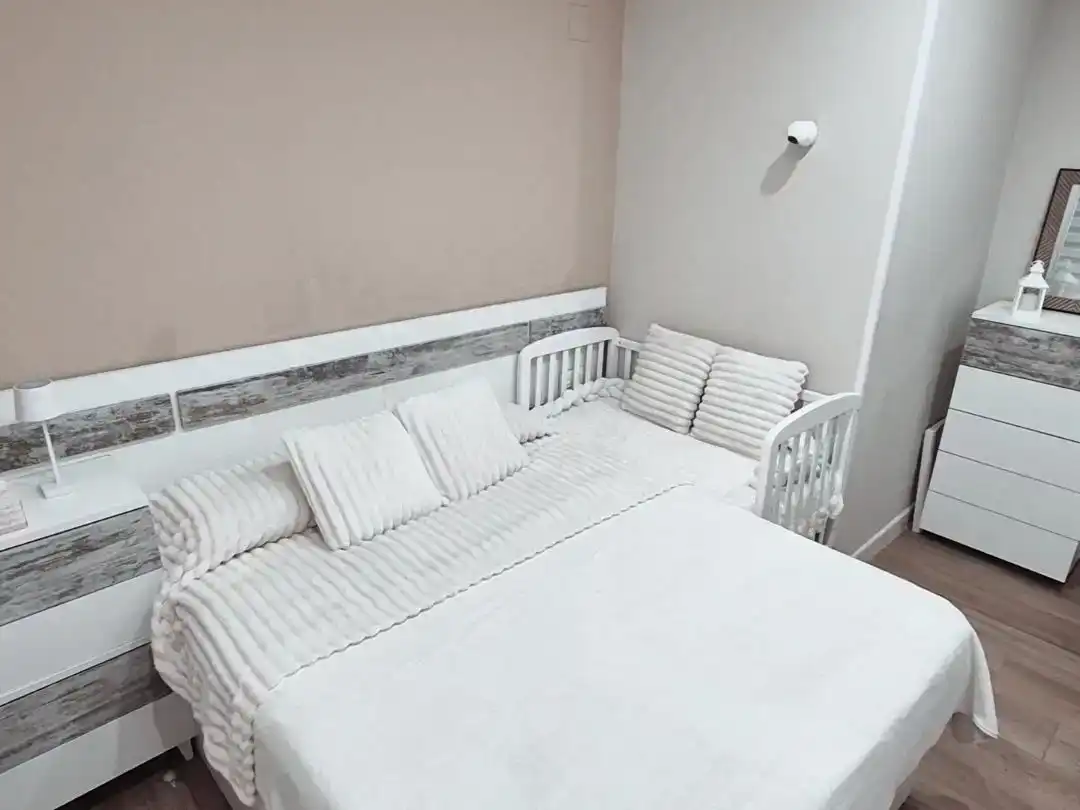 Schlafzimmer von Erdgeschoss zur Miete in Jaén mit Möbliert