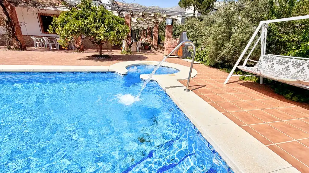 Piscina de Finca rústica en venta en Periana con Aire acondicionado, Jardín privado y Terraza
