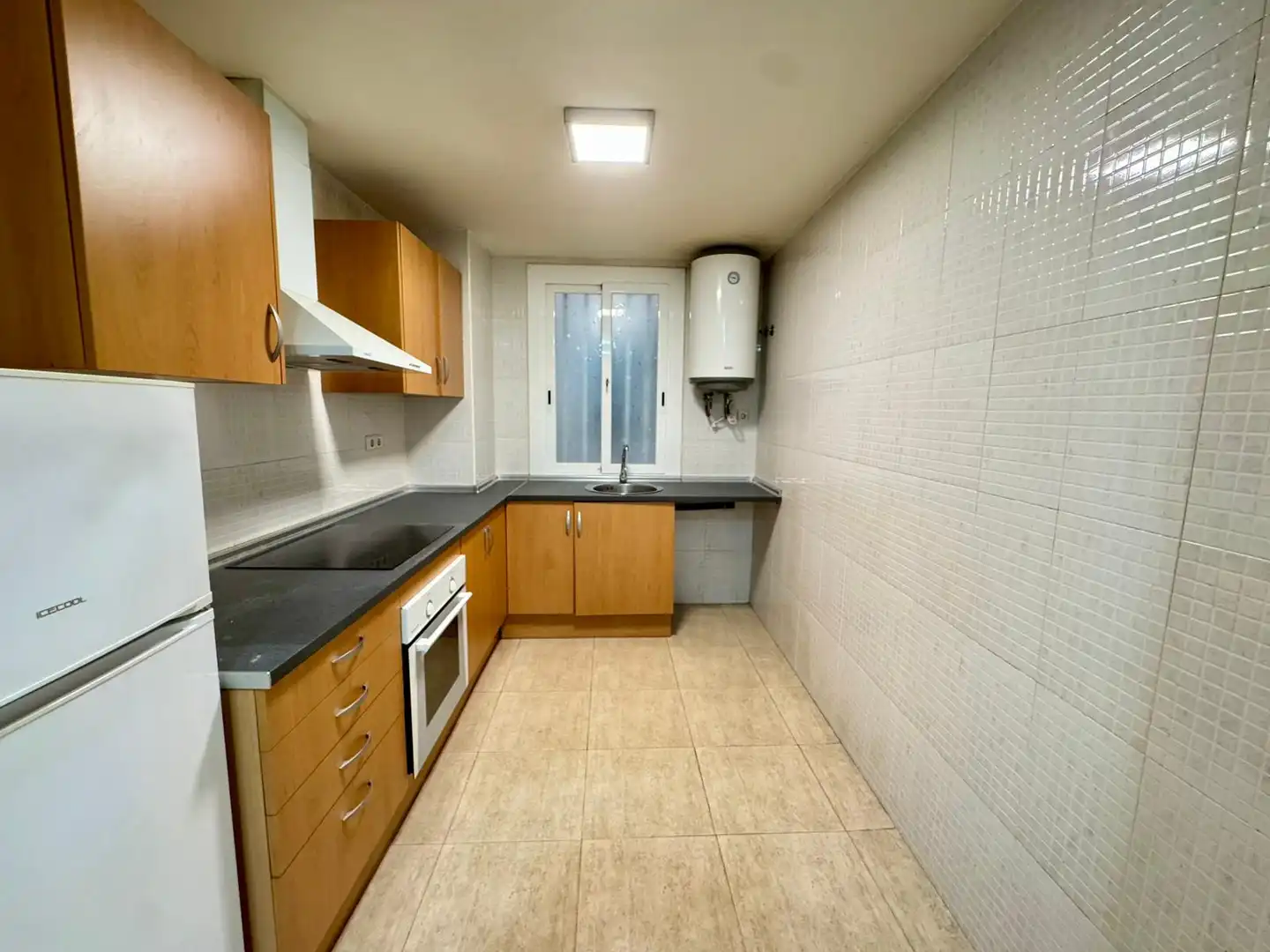 Kitchen of Flat for sale in Canovelles  with Air Conditioner and Oven