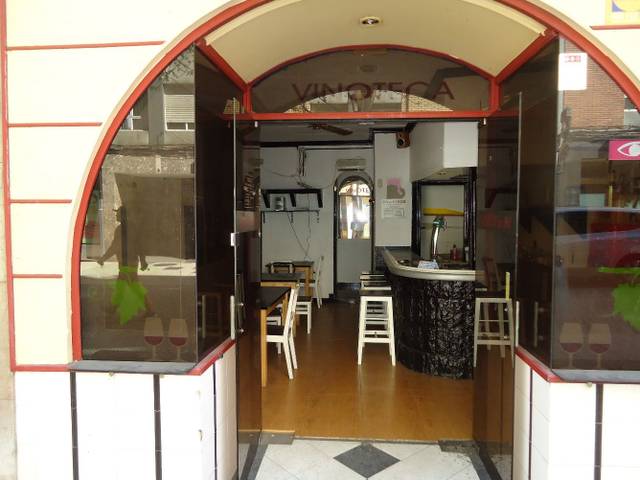 Local comercial en Alquiler en Calle de Víctor Sáenz en El Cristo