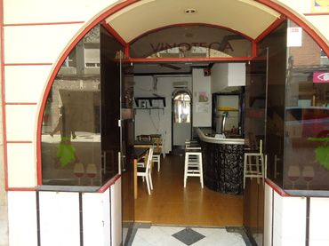 Local comercial de lloguer a Calle de Víctor Sáenz
