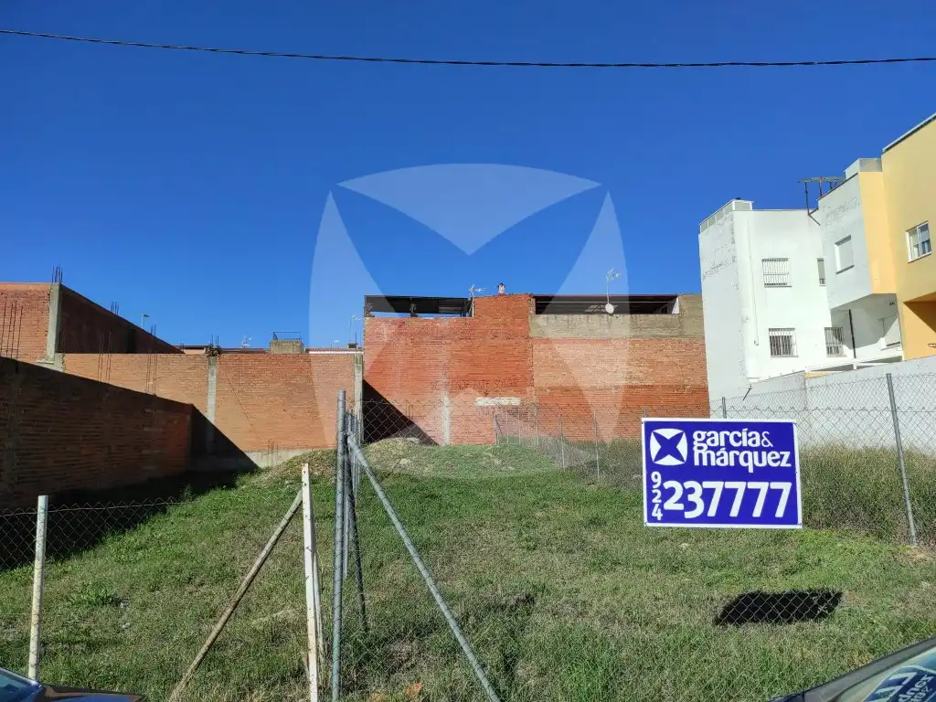 Terreny residencial en venda a C. la Sagra, 8