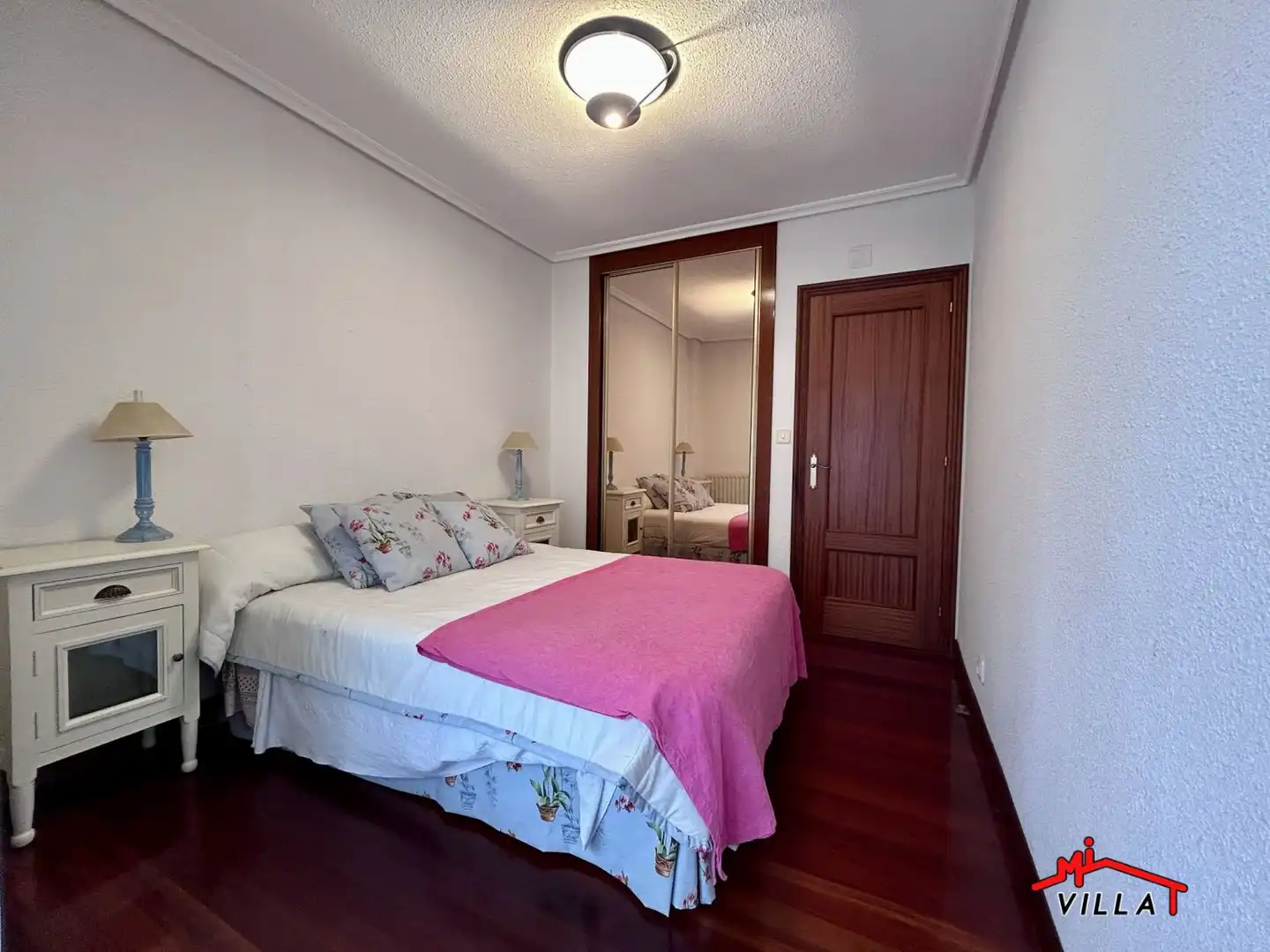 Habitación de Casa adosada en venta en Laredo con Calefacción
