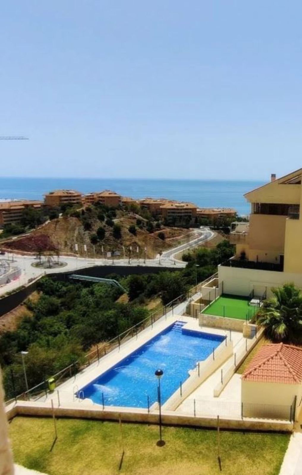Vista exterior de Dúplex en venda en Fuengirola amb Aire condicionat, Terrassa i Piscina comunitària