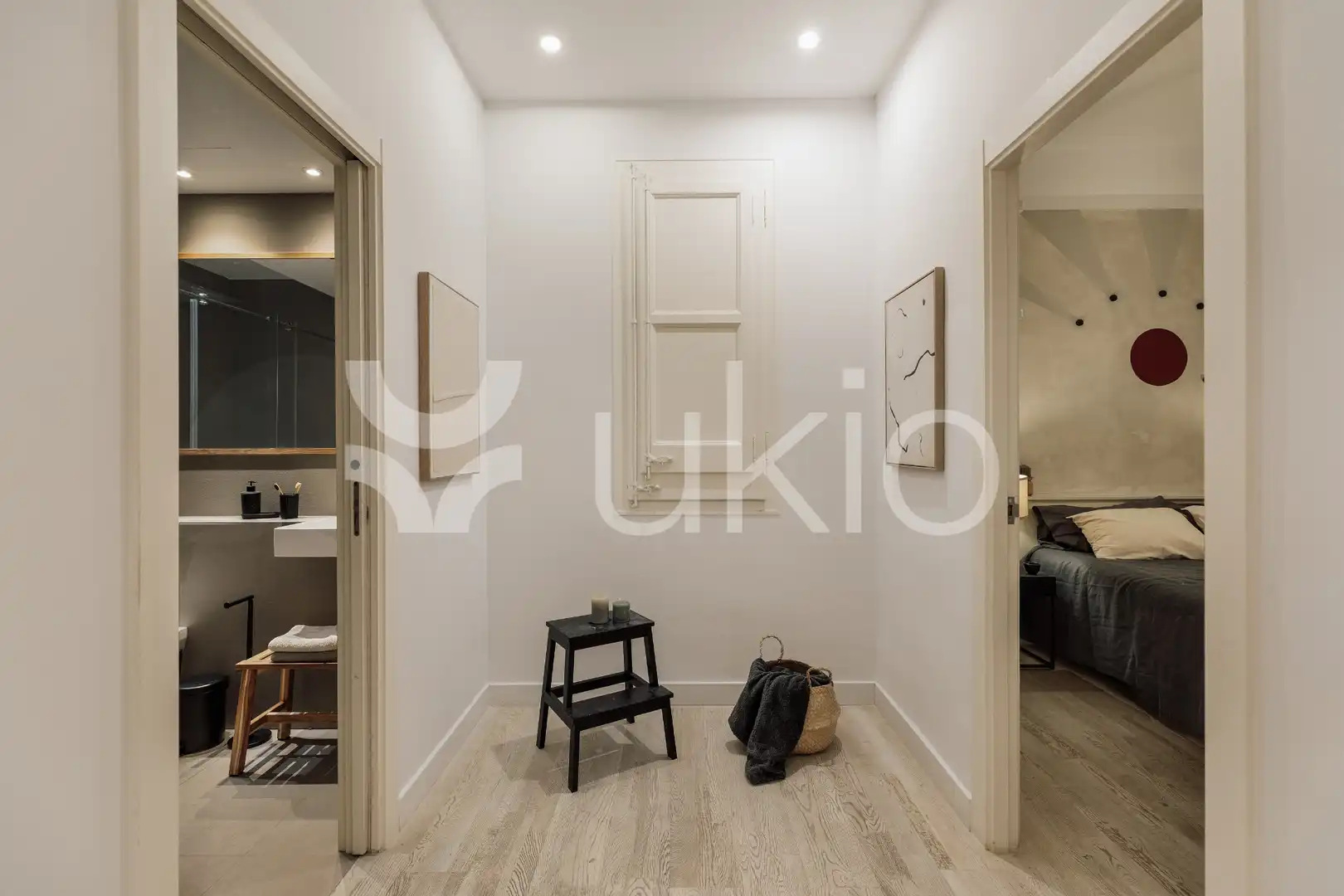 Dormitori de Apartament de lloguer en Barcelona amb Aire condicionat, Calefacció i Moblat