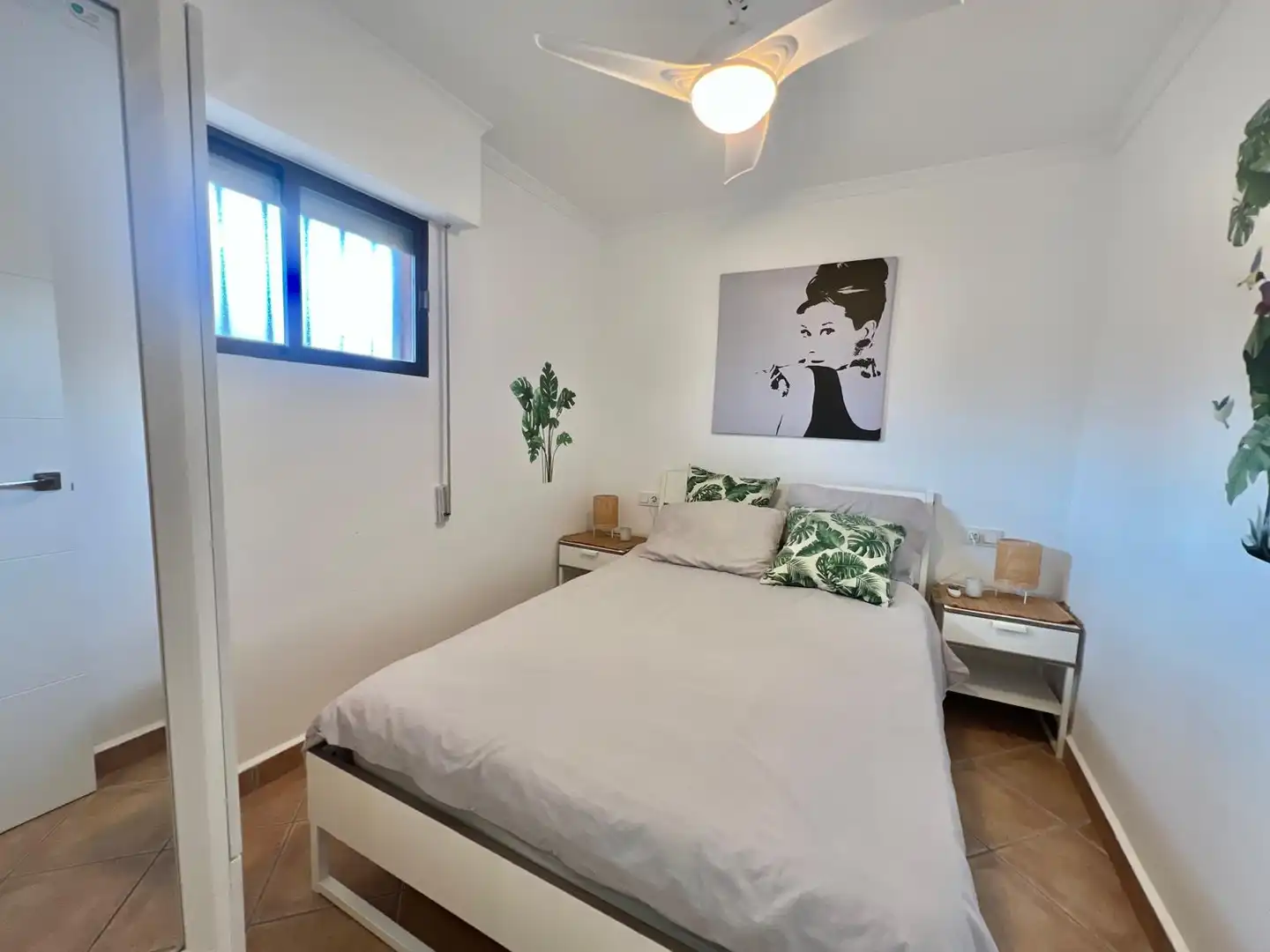 Dormitori de Apartament de lloguer en Torrevieja amb Aire condicionat, Calefacció i Moblat