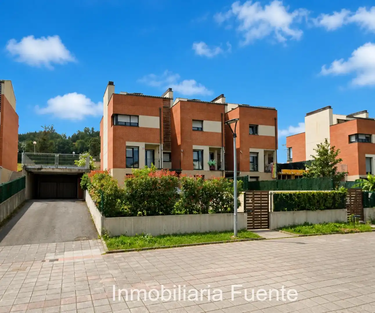 Vista exterior de Casa adosada en venda en Sopuerta amb Calefacció, Jardí privat i Terrassa