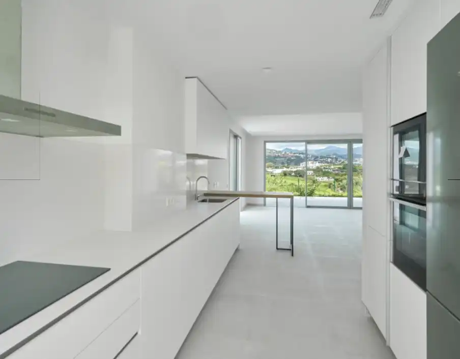 Küche von Wohnung zum Verkauf in Marbella mit Terrasse, Abstellraum und Schwimmbad