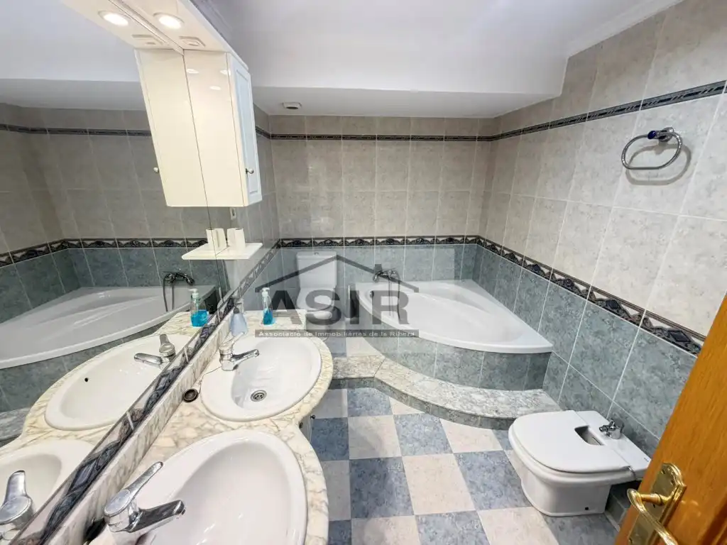 Baño de Piso de alquiler en Alzira con Balcón