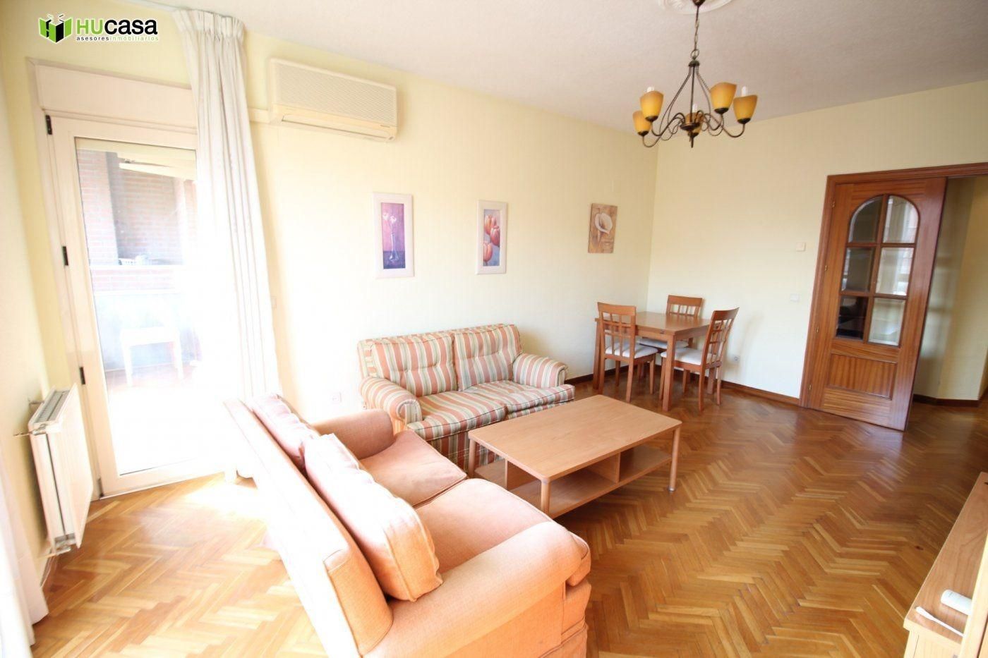 Sala d'estar de Pis de lloguer en  Toledo Capital amb Aire condicionat, Calefacció i Jardí privat