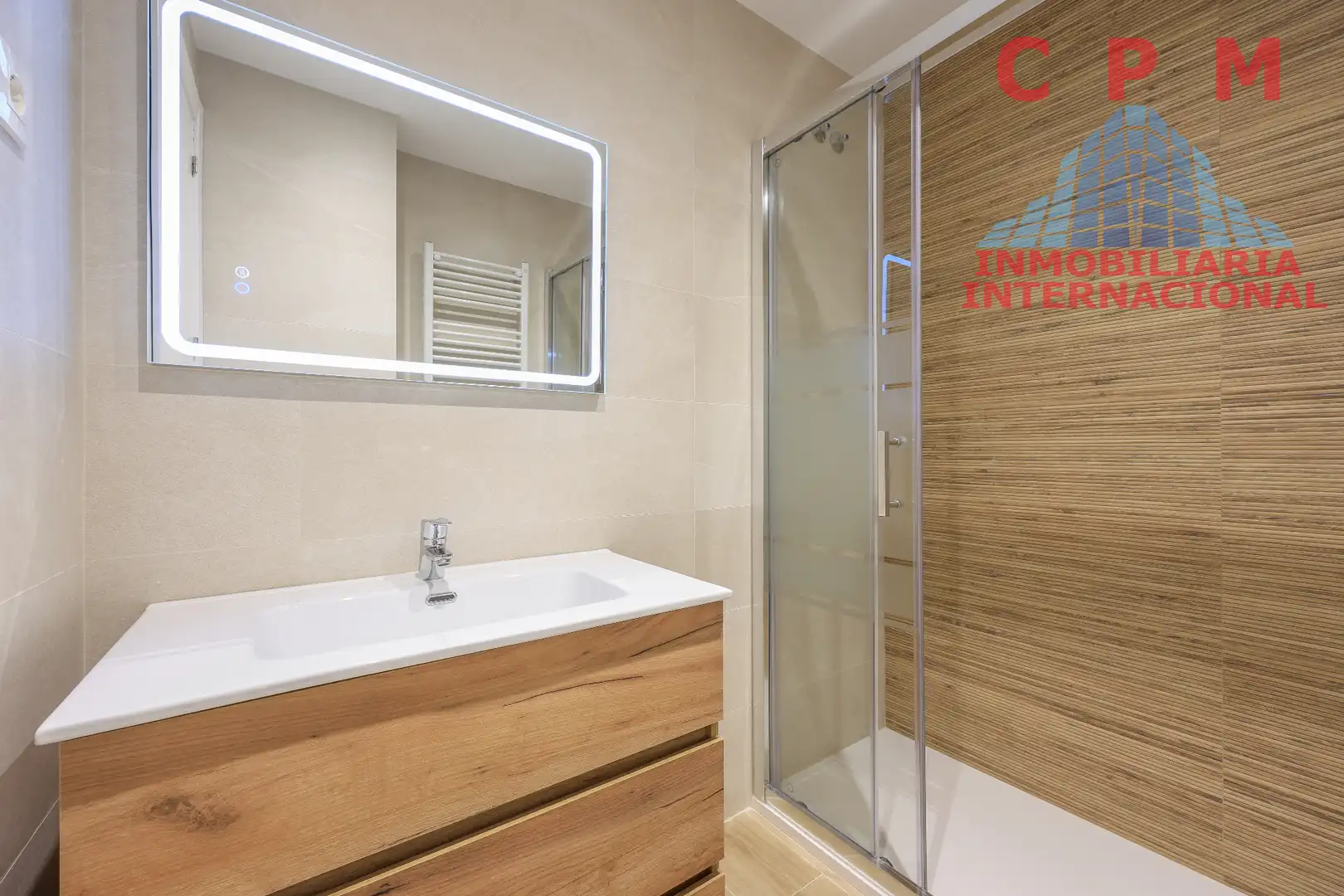 Bathroom of Flat for rent in Madrid  with Air Conditioner, Heating and Parquet flooring