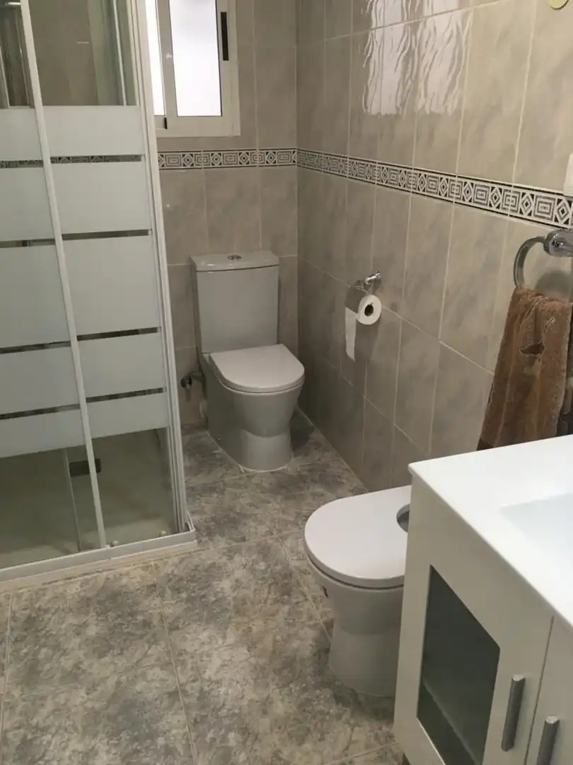 Bany de Pis de lloguer en Valencia amb Terrassa, Moblat i Balcó