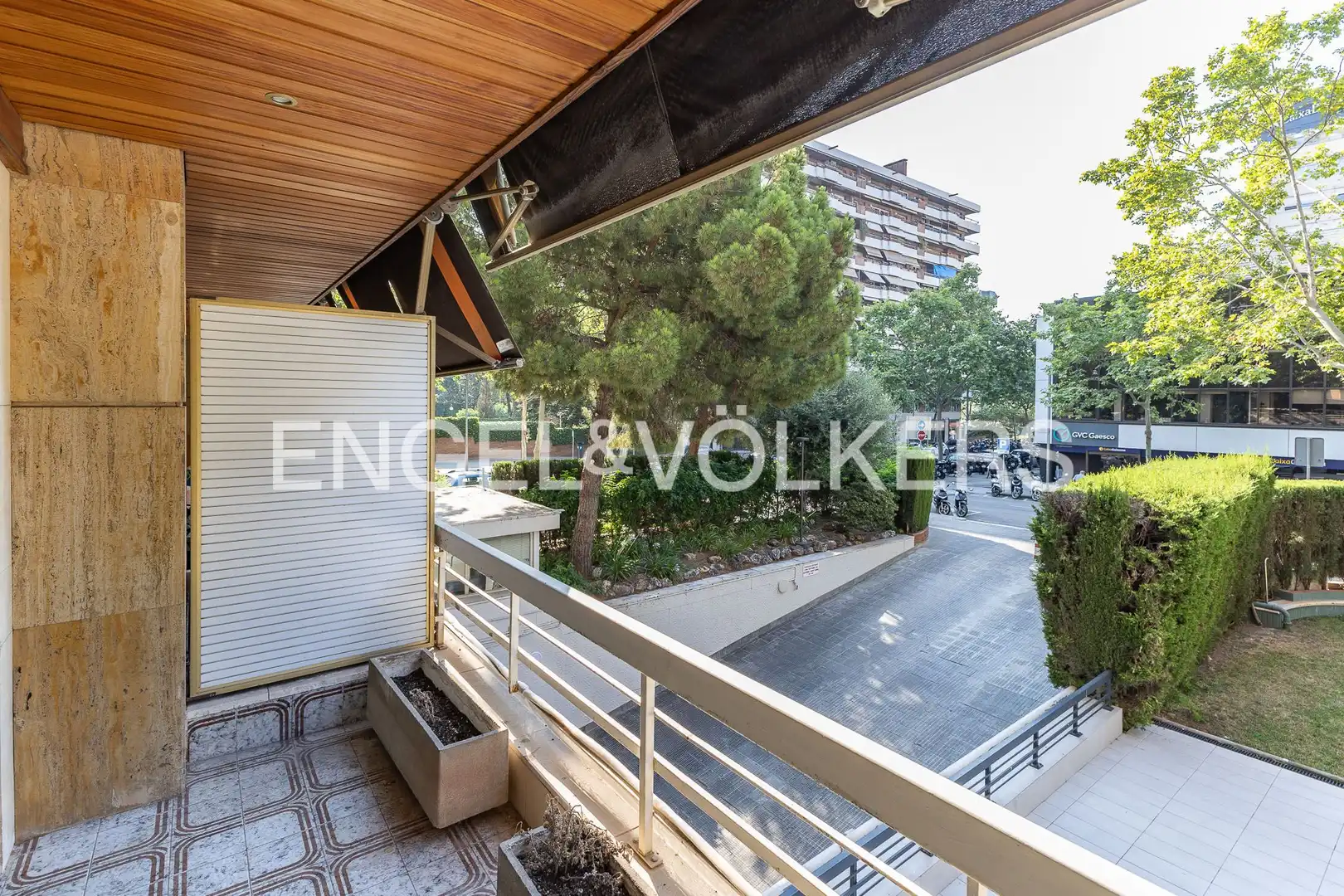 Terrassa de Pis de lloguer en Barcelona amb Calefacció, Parquet i Piscina