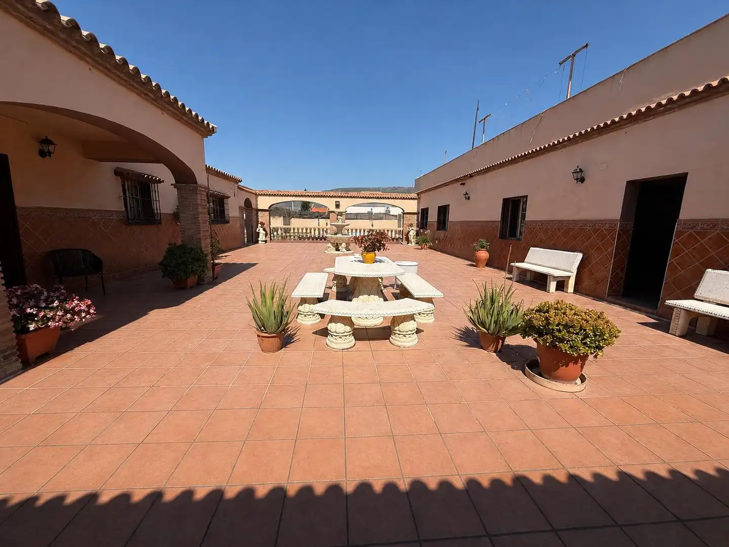 Terrassa de Casa o xalet en venda en La Línea de la Concepción amb Aire condicionat, Jardí privat i Traster