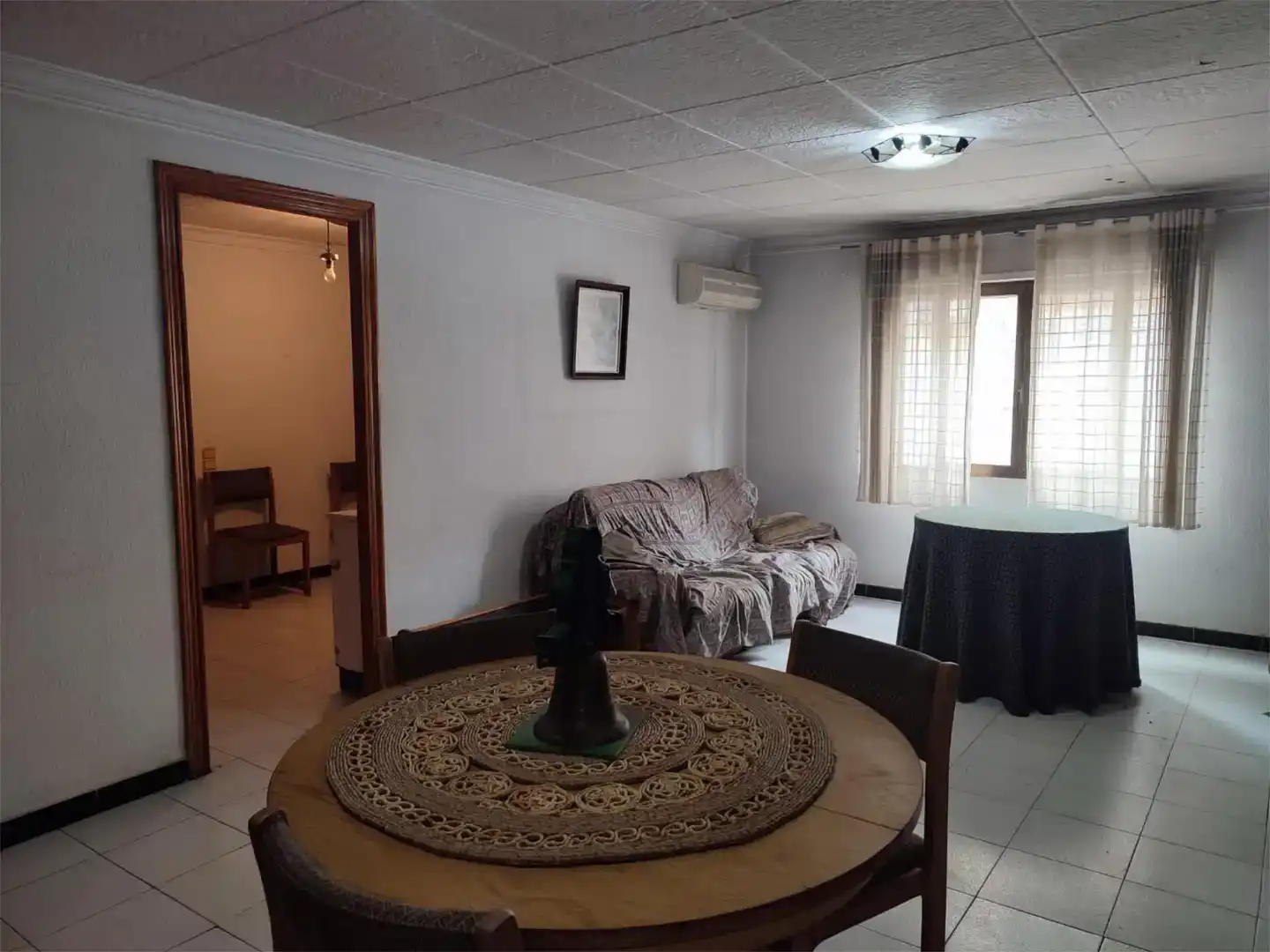 Sala d'estar de Casa adosada en venda en Chella amb Aire condicionat, Traster i Balcó