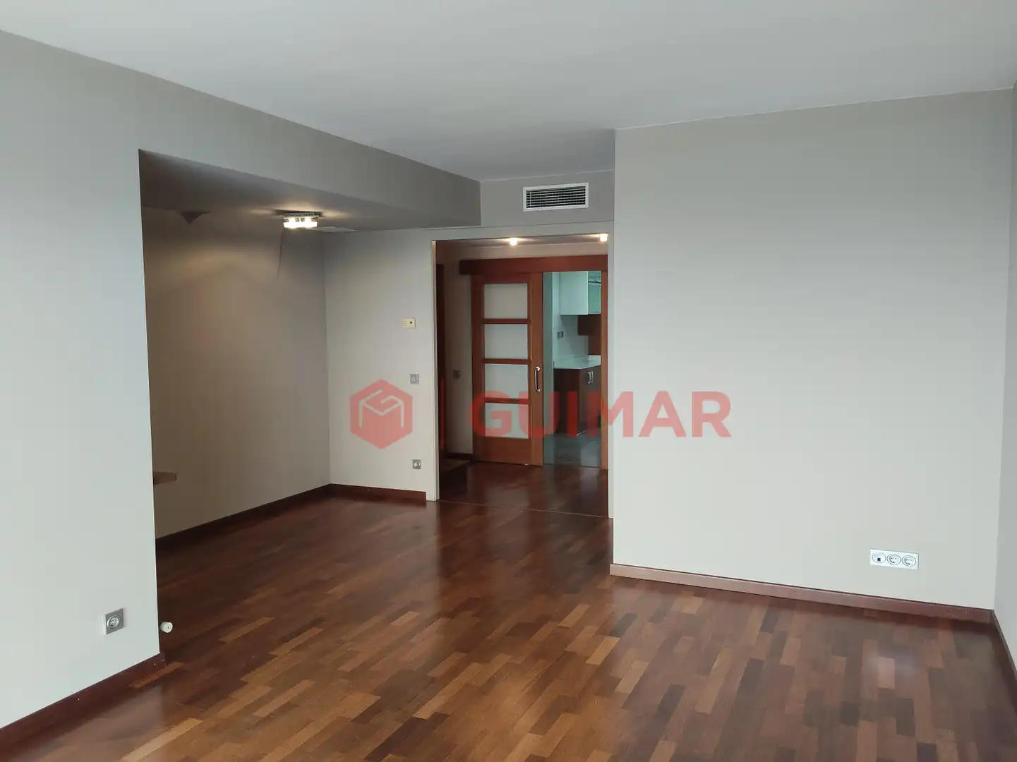 Wohnzimmer von Dachboden zur Miete in Esplugues de Llobregat mit Klimaanlage, Heizung und Privatgarten