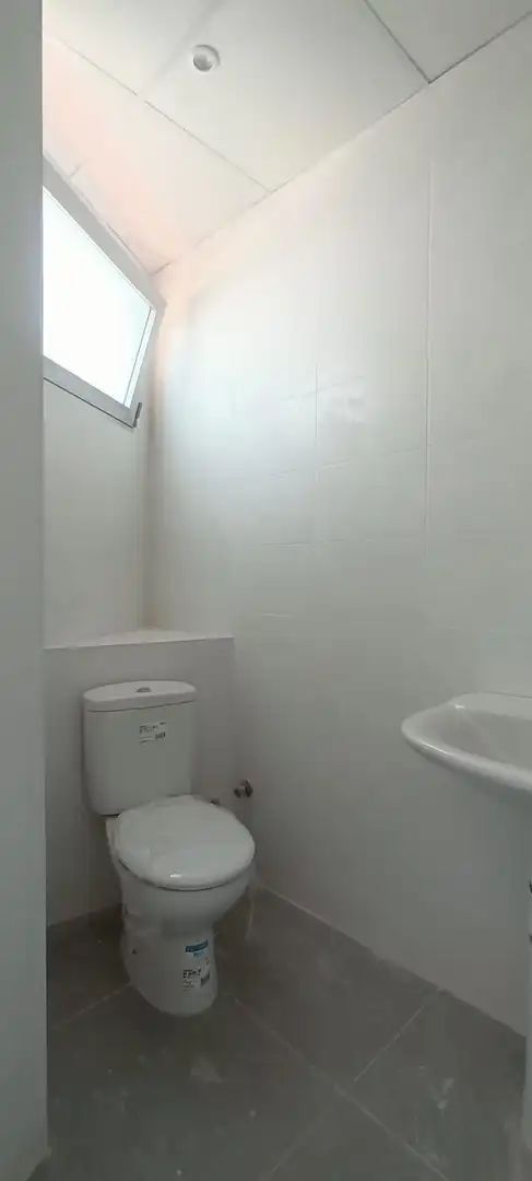 Badezimmer von Fabrikhallen zur Miete in Elche / Elx