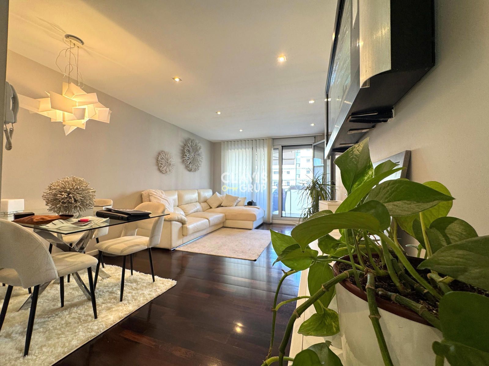 Living room of Flat for sale in Sant Adrià de Besòs  with Air Conditioner, Heating and Parquet flooring