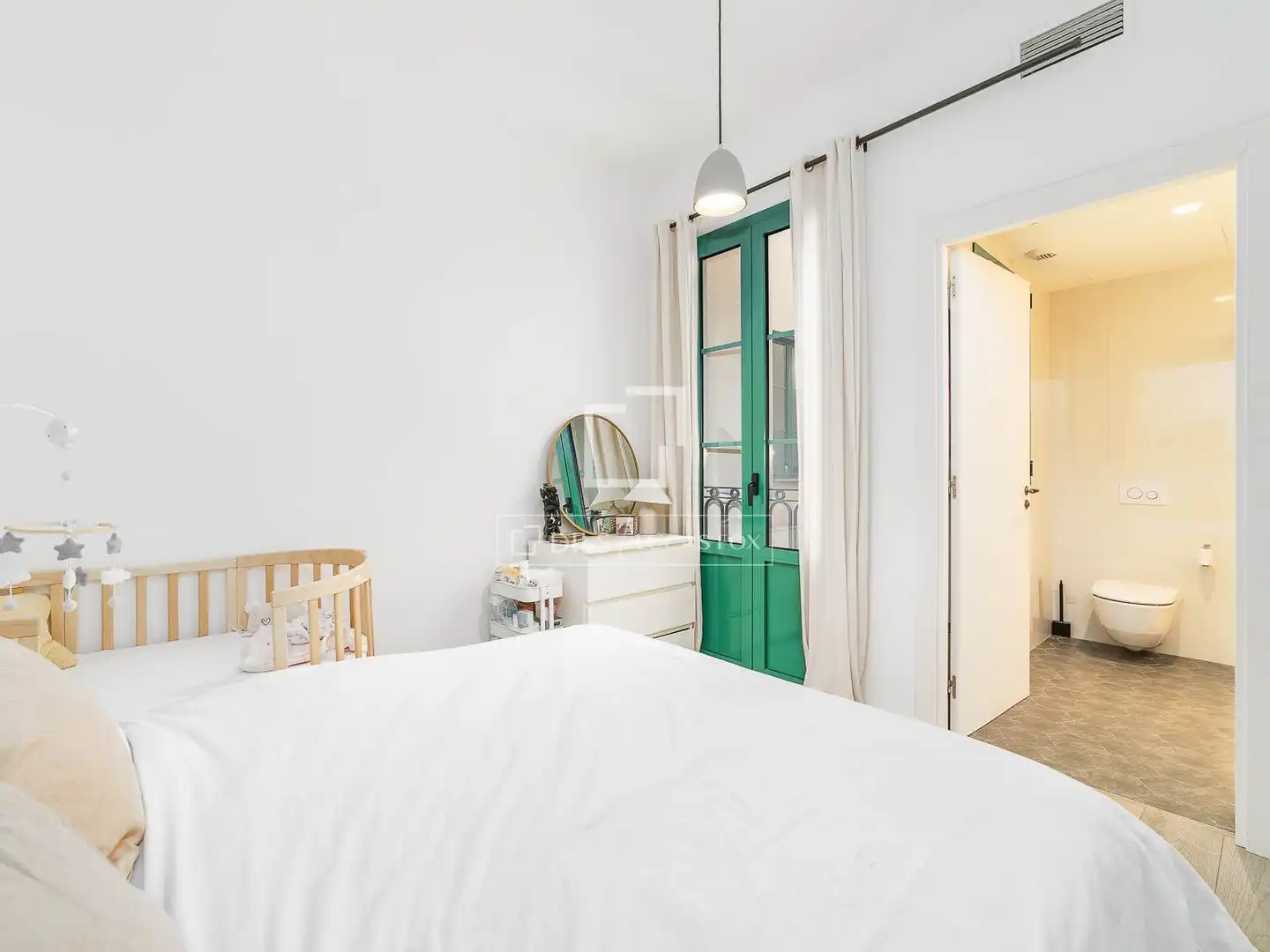 Habitación de Piso en venta en Barcelona con Aire acondicionado, Terraza y Balcón