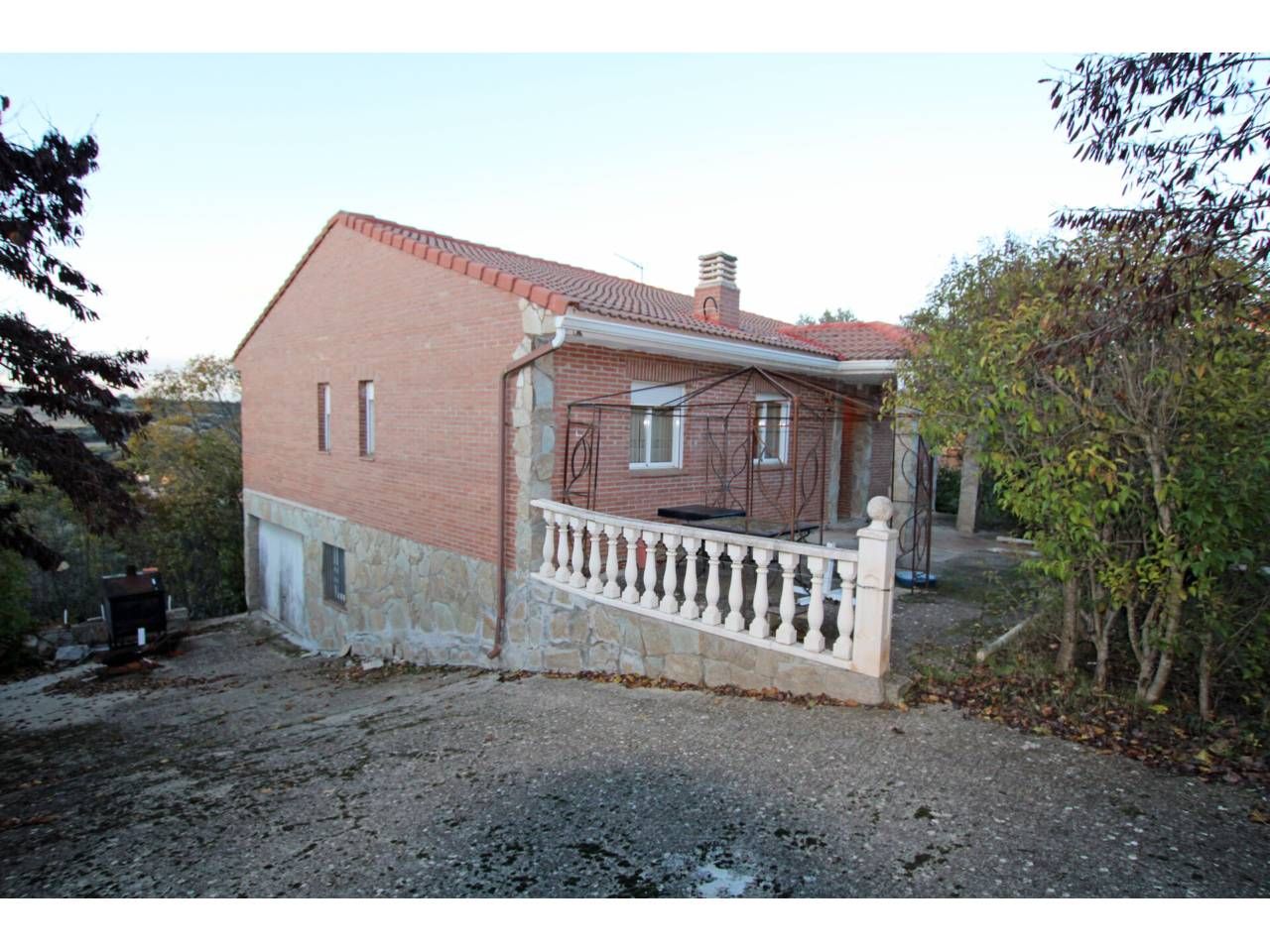 Exterior view of House or chalet for sale in Valdeaveruelo  with Heating, Private garden and Terrace