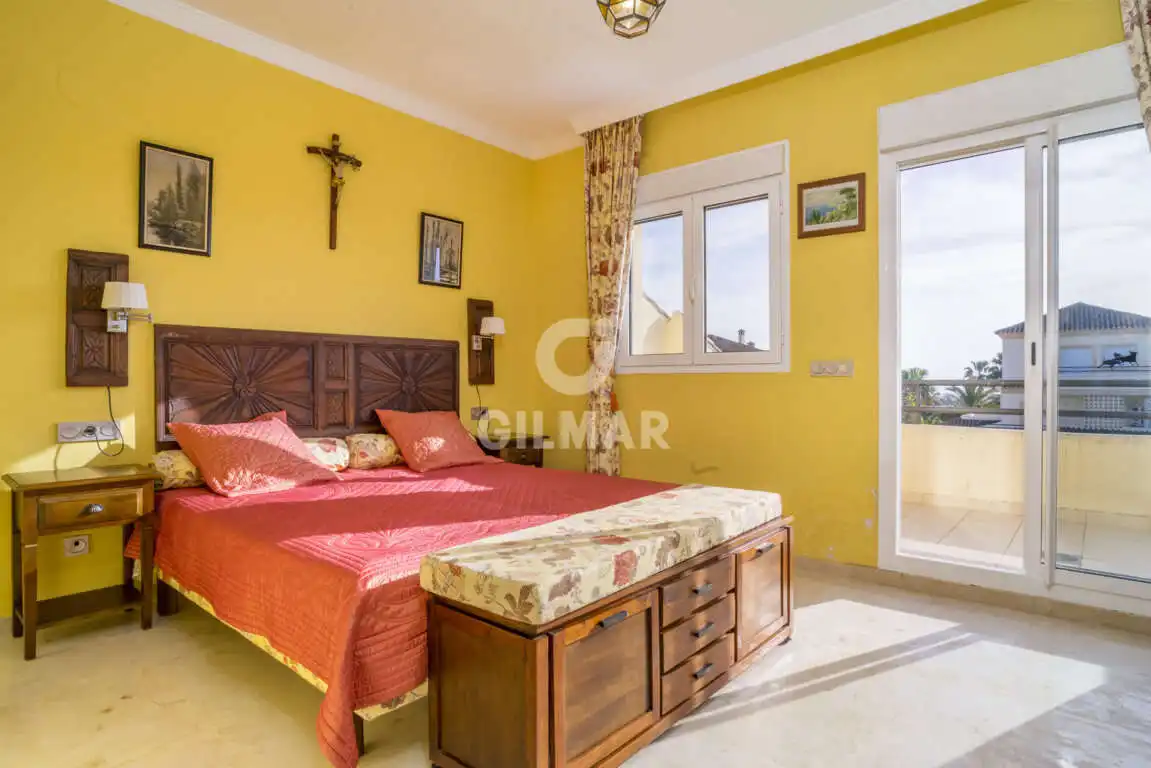 Schlafzimmer von Maisonette zum Verkauf in Sotogrande mit Heizung, Abstellraum und Schwimmbad