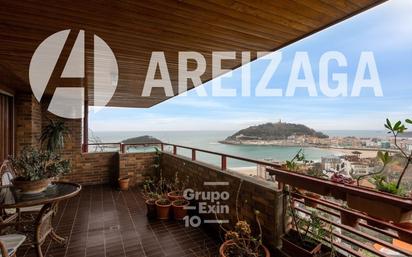 Vista exterior de Dúplex en venda en Donostia - San Sebastián  amb Terrassa i Piscina
