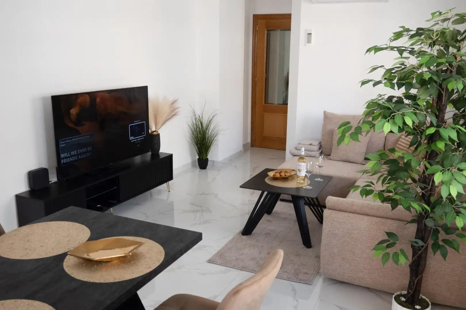 Sala de estar de Apartamento en venta en Torrevieja con Aire acondicionado, Terraza y Amueblado
