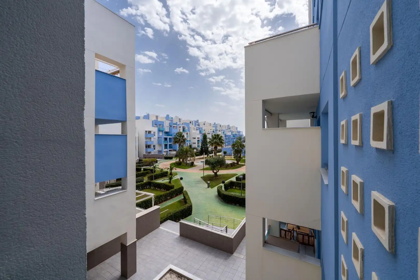 Vista exterior de Apartament en venda en Roquetas de Mar amb Aire condicionat, Calefacció i Jardí privat