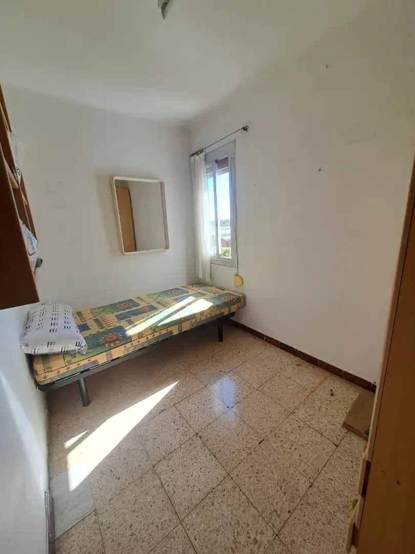 Schlafzimmer von Wohnung zur Miete in Vilanova i la Geltrú mit Möbliert, Ofen und Waschmaschine