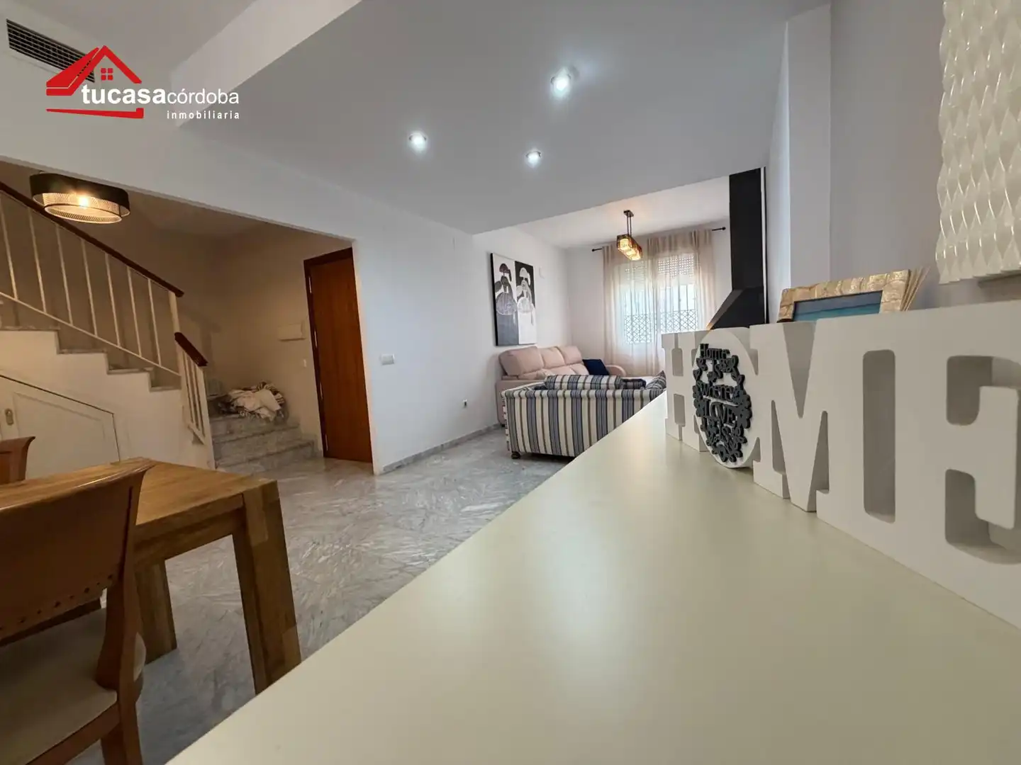 Sala d'estar de Casa adosada en venda en Córdoba amb Aire condicionat i Terrassa