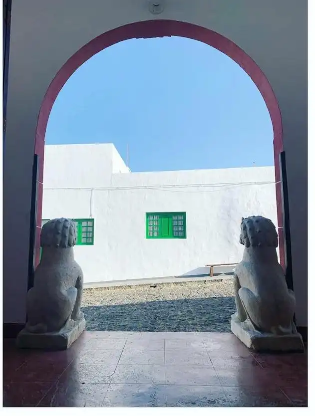 Vista exterior de Edifici en venda en Teguise