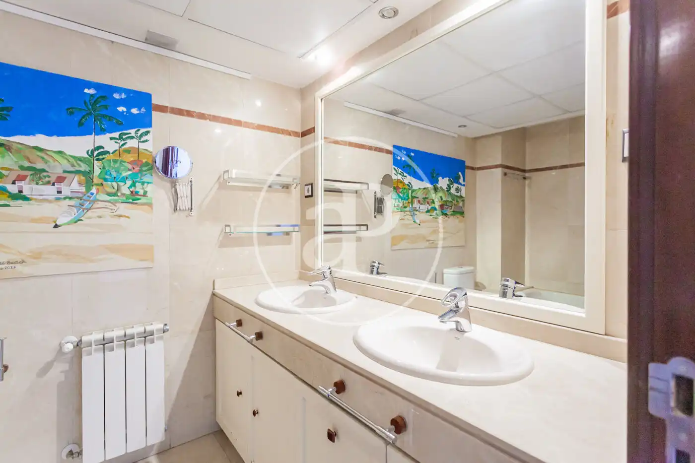 Baño de Casa adosada en venta en Madrid con Aire acondicionado, Calefacción y Jardín privado